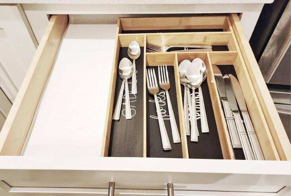 New Stylish Getaway- 5 Mil To Uptown/3 Smart Tvs! Leilighet Charlotte Eksteriør bilde