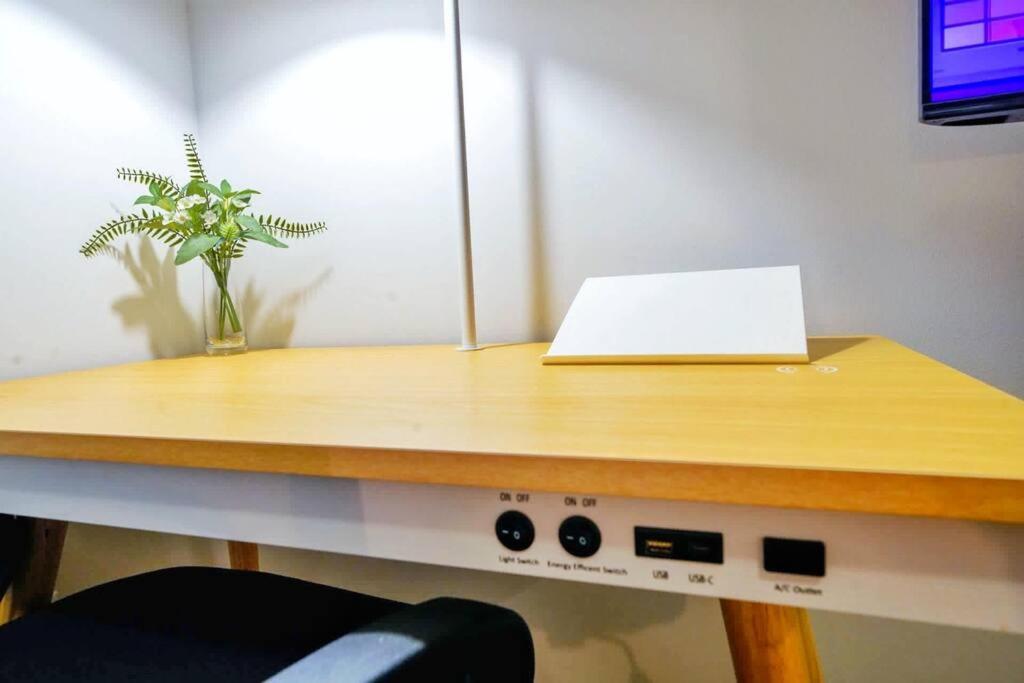 New Stylish Getaway- 5 Mil To Uptown/3 Smart Tvs! Leilighet Charlotte Eksteriør bilde