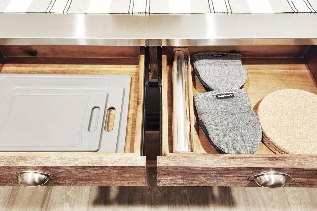 New Stylish Getaway- 5 Mil To Uptown/3 Smart Tvs! Leilighet Charlotte Eksteriør bilde