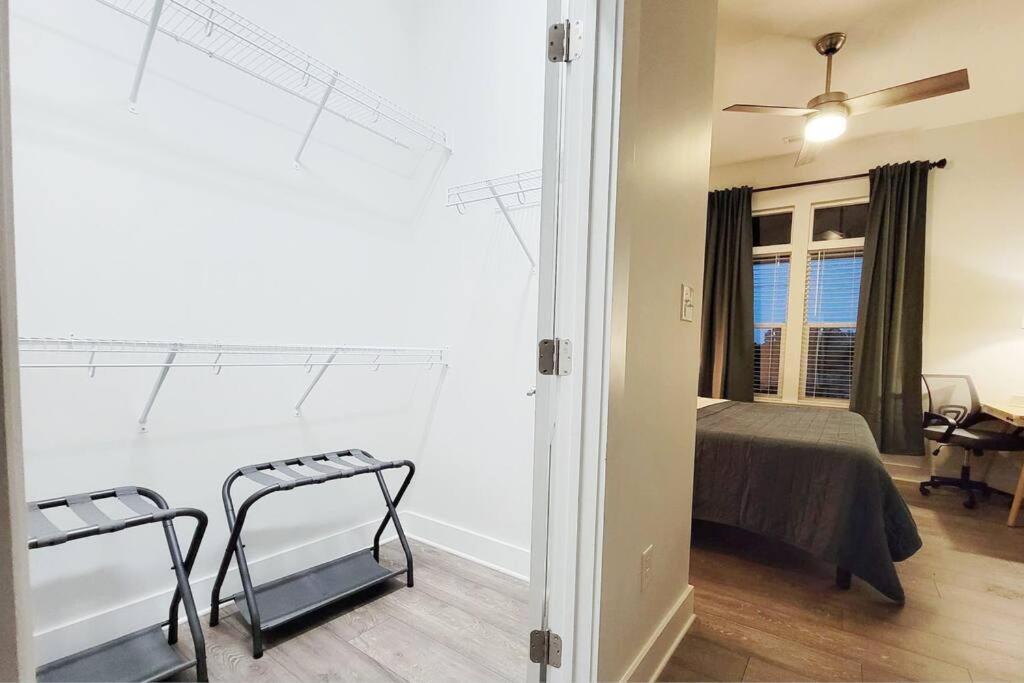 New Stylish Getaway- 5 Mil To Uptown/3 Smart Tvs! Leilighet Charlotte Eksteriør bilde