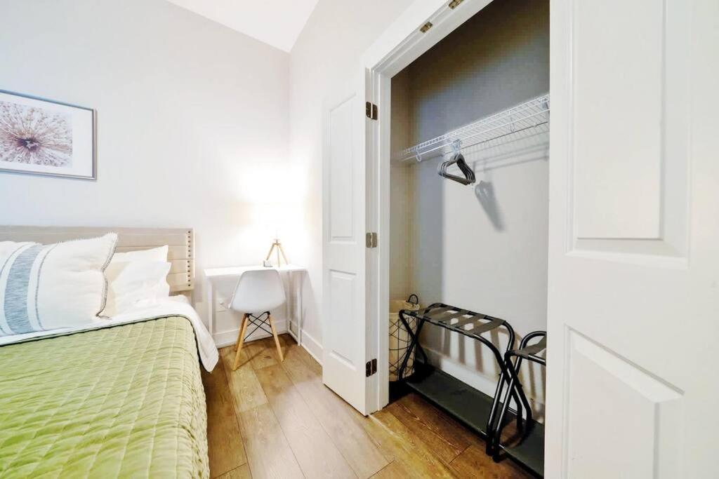 New Stylish Getaway- 5 Mil To Uptown/3 Smart Tvs! Leilighet Charlotte Eksteriør bilde