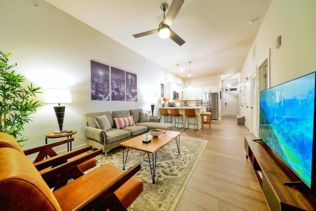 New Stylish Getaway- 5 Mil To Uptown/3 Smart Tvs! Leilighet Charlotte Eksteriør bilde